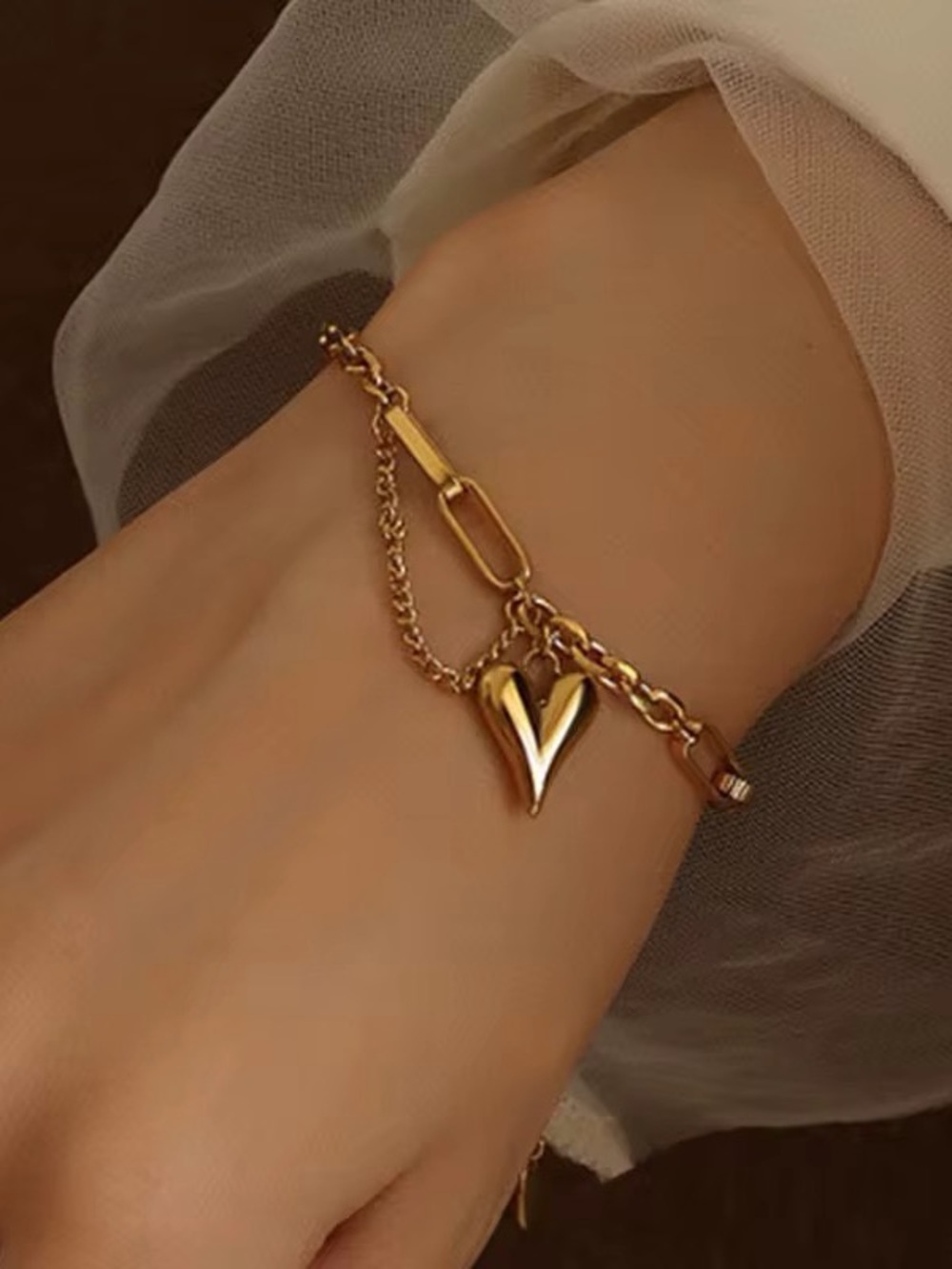 18K Gold Plated Heart Charm Chain Bracelet - Picture 5 of 9